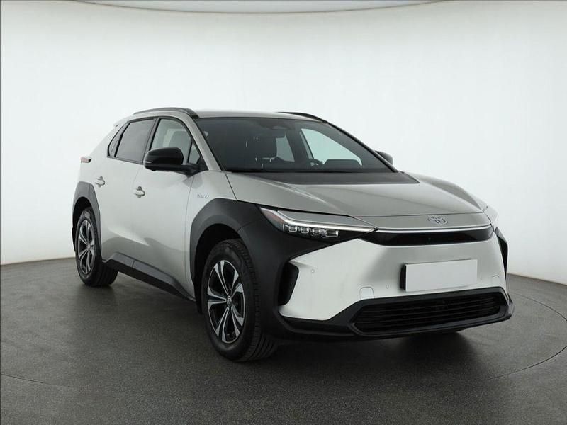 Silber Gebraucht 2022 Toyota bZ4X SUV | 27.000 € - Bild 1/4