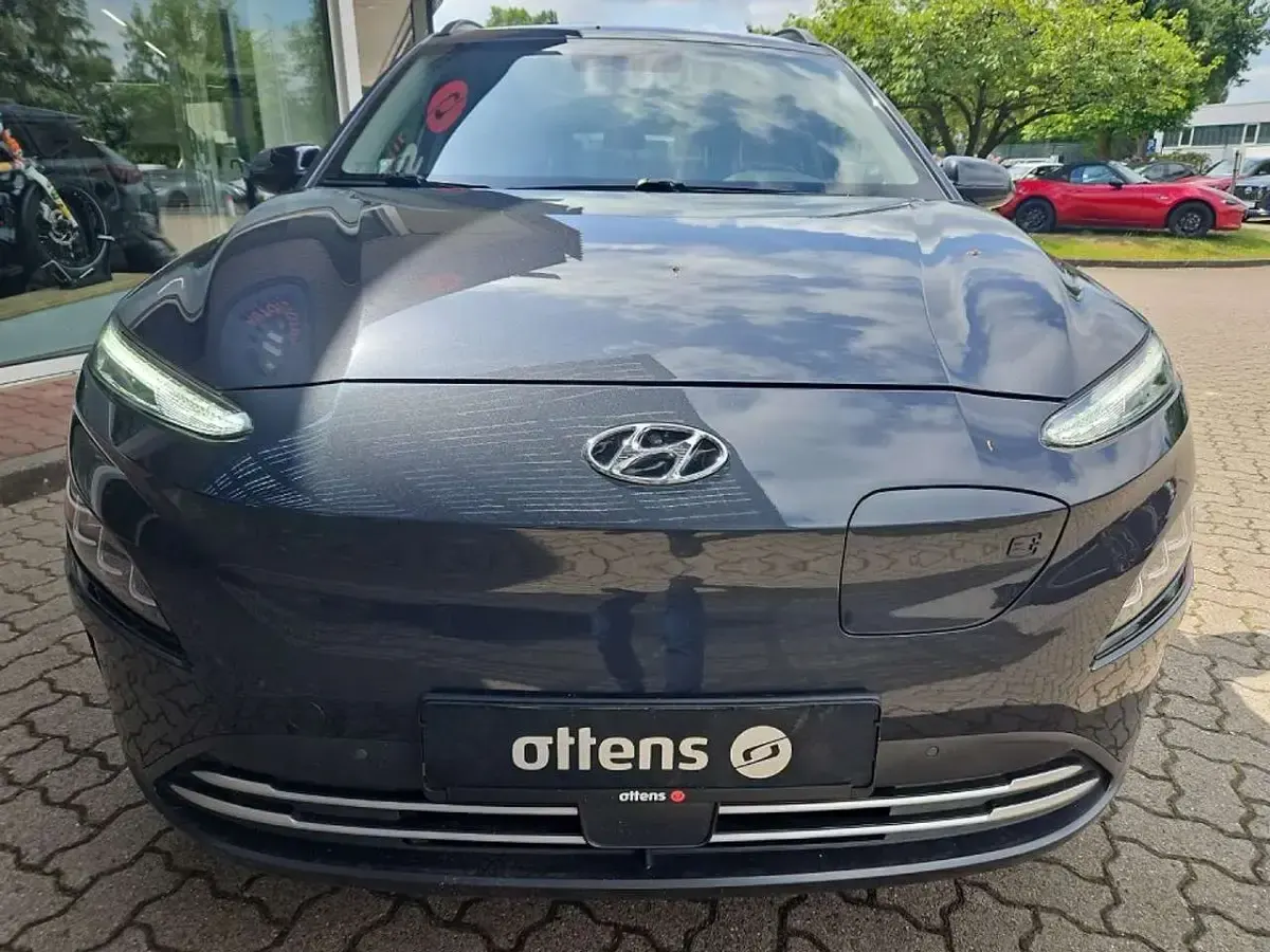 Gebraucht Hyundai Kona Trend 25 kW (35 PS) 2022 Dark knight / mic SUV