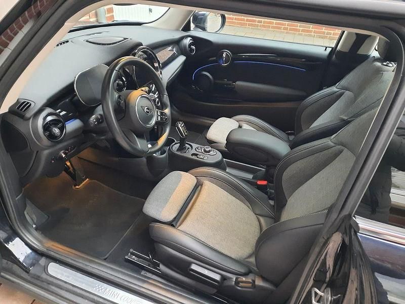 Gebraucht Mini Cooper SE Classic 135 kW (184 PS) 2022 Schwarz Kleinwagen