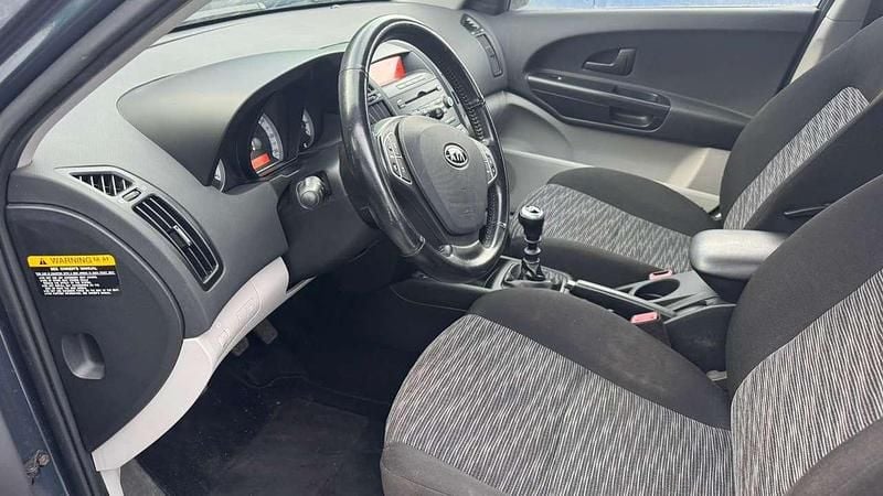 Gebraucht Kia Ceed LX 109 PS (80 kW) 2008 Yorkshiregrün met. Kleinwagen