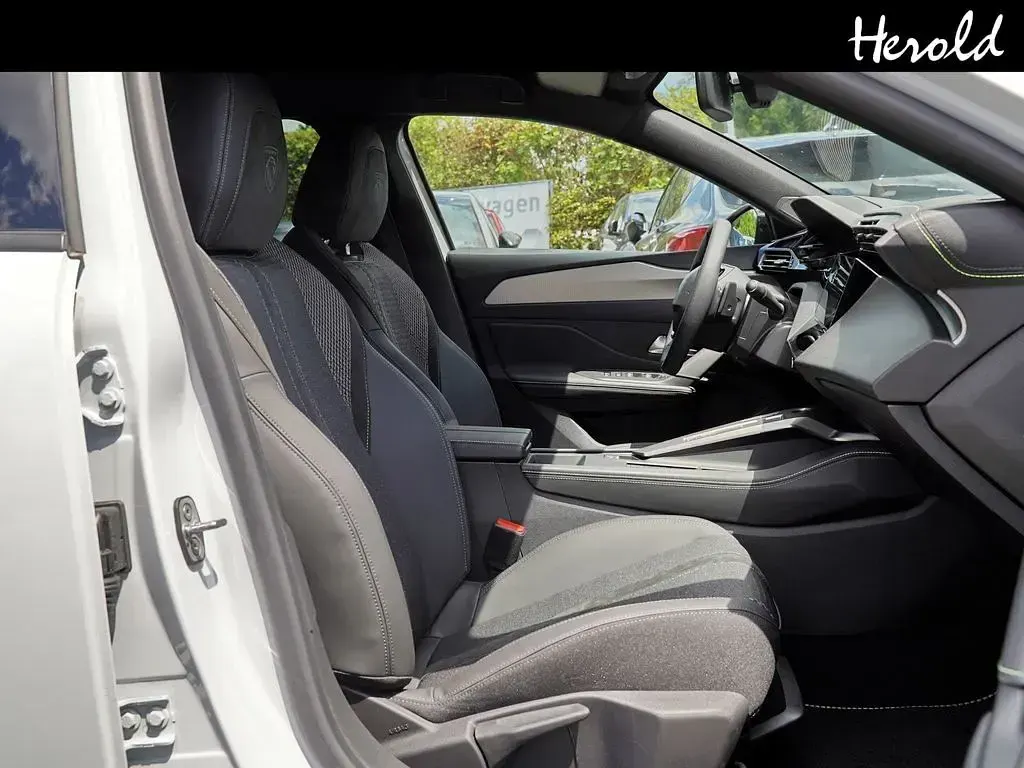 Neu Peugeot 308 GT 150 PS (110 kW) 2025 Weiß Limousine