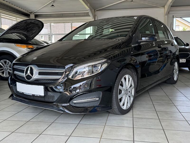Schwarz Gebraucht 2015 Mercedes B200 Urban Van / Kleinbus | 14.850 € (Fairer Preis) - Bild 1/4