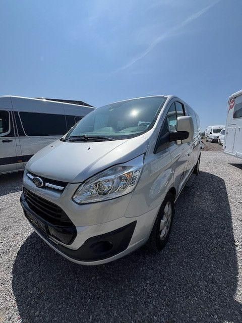 Silber Gebraucht 2018 Ford Tourneo Custom Titanium Kombi | 32.900 € (Fairer Preis) - Bild 1/4