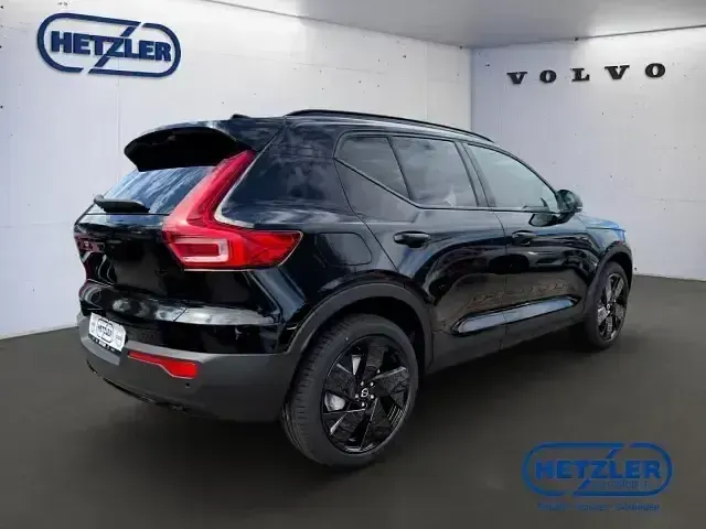 Gebraucht Volvo XC40 Plus 163 PS (119 kW) 2025 Onyx black / metallic SUV
