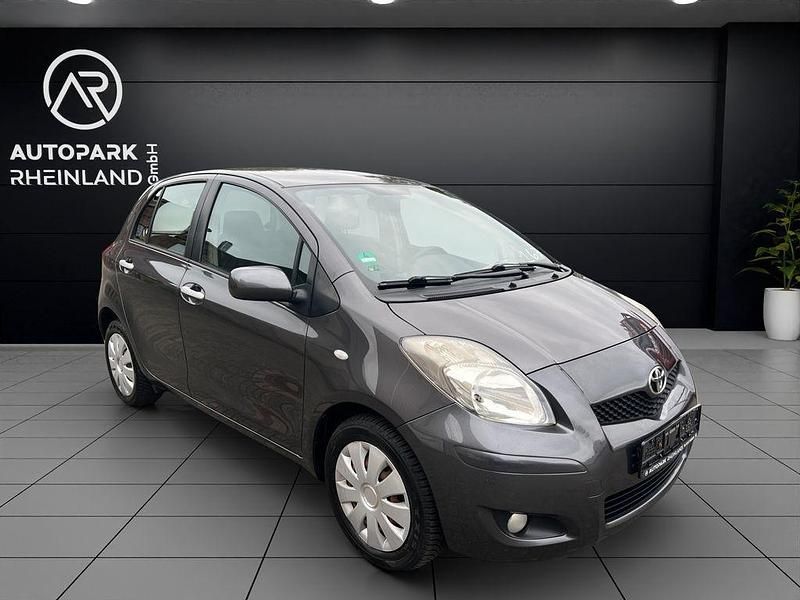 Grau Gebraucht 2010 Toyota Yaris Life Van / Kleinbus | 2.950 € (Fairer Preis) - Bild 1/4