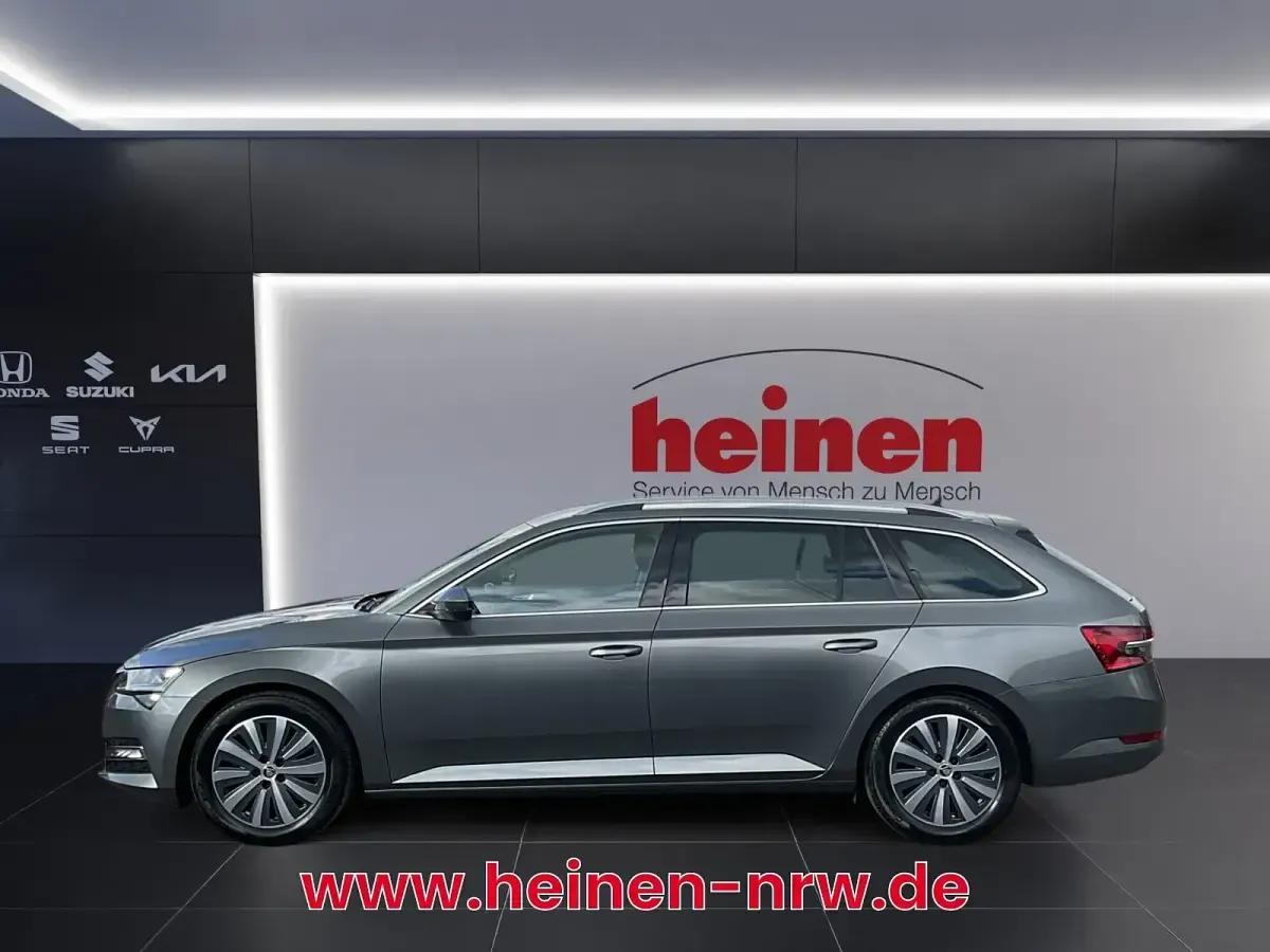 Gebraucht Skoda Superb Style 200 PS (147 kW) 2023 Grau Kombi