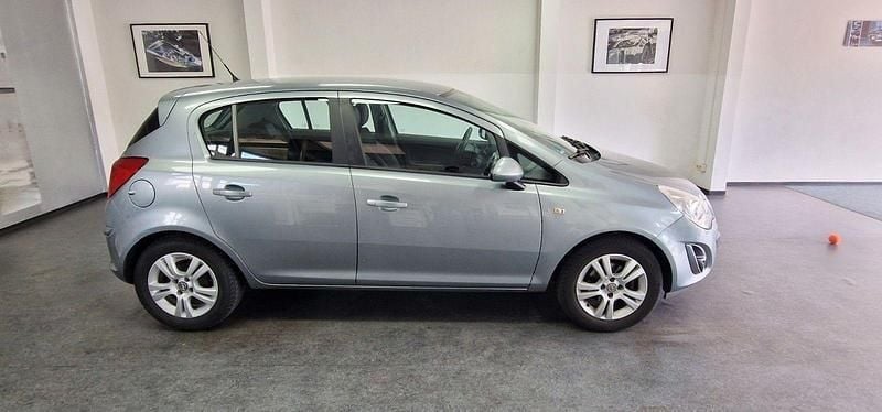 Grau Gebraucht 2012 Opel Corsa Kleinwagen | 3.490 € (Fairer Preis) - Bild 1/4