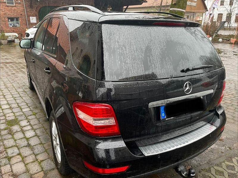 Gebraucht Mercedes ML350 231 PS (169 kW) 2010 Schwarz SUV