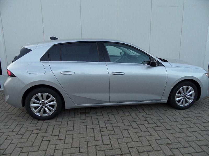 Gebraucht Opel Astra Elegance 131 PS (96 kW) 2023 Silber metallic