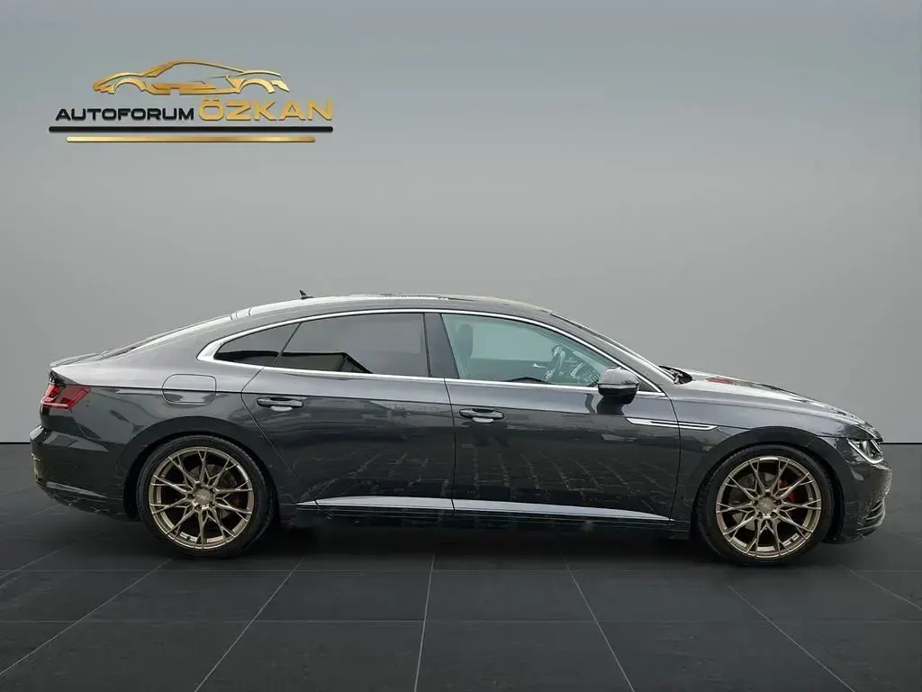 Gebraucht VW Arteon Basis 150 PS (110 kW) 2018 Grau Kleinwagen