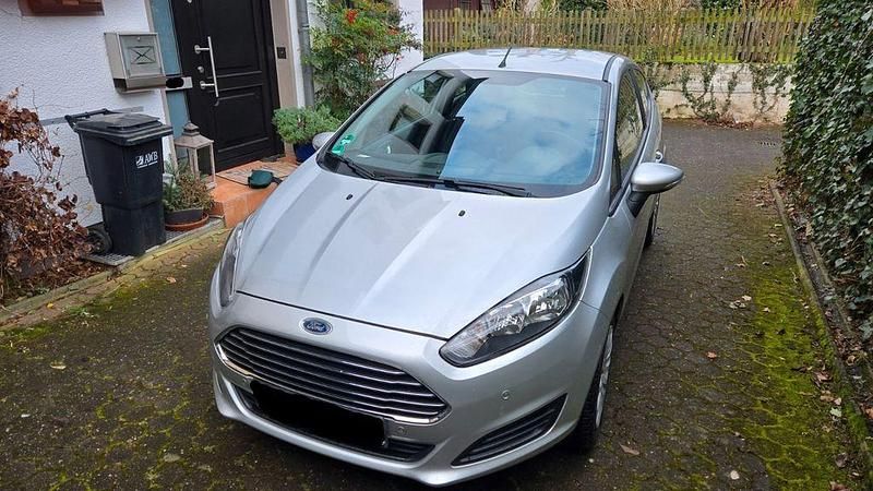 Silber Gebraucht 2013 Ford Fiesta Trend Kleinwagen | 4.700 € (Fairer Preis) - Bild 1/4