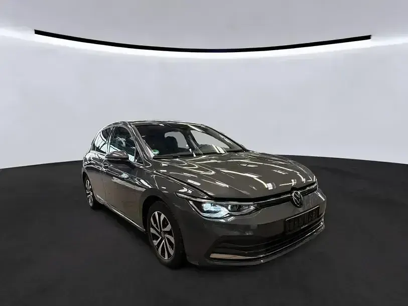 Gebraucht VW Golf VIII Active 150 PS (110 kW) 2022 Delfingrau metallic Limousine