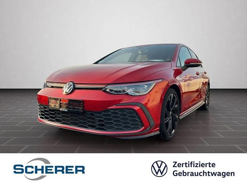 Kings red metallic (metallic) Gebraucht 2022 VW Golf VIII GTI Limousine | 27.980 € (Fairer Preis) - Bild 1/4