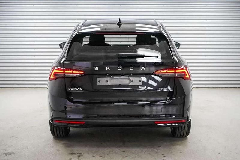 Nowe Skoda Octavia Selection 150 KM (110 kW) 2025 Czarny Kombi