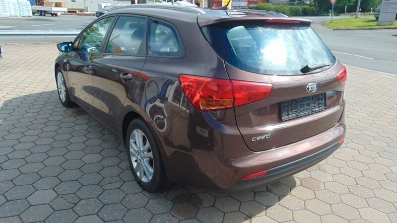 Gebraucht Kia Ceed Sportswagon 99 PS (72 kW) 2013 Braun Kombi