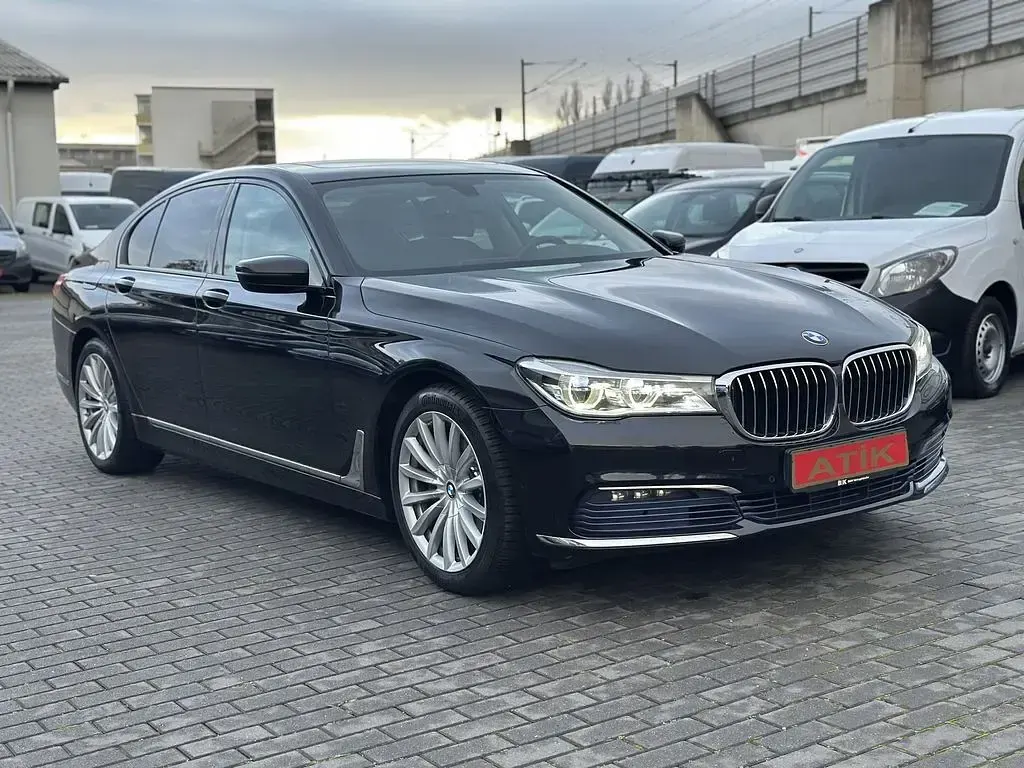 Gebraucht BMW 730 265 PS (194 kW) 2016 Black sapphire Limousine