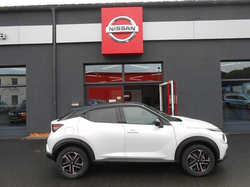 Neu Nissan Juke N-Connecta 114 PS (83 kW) 2025 Weiß/schwarz SUV