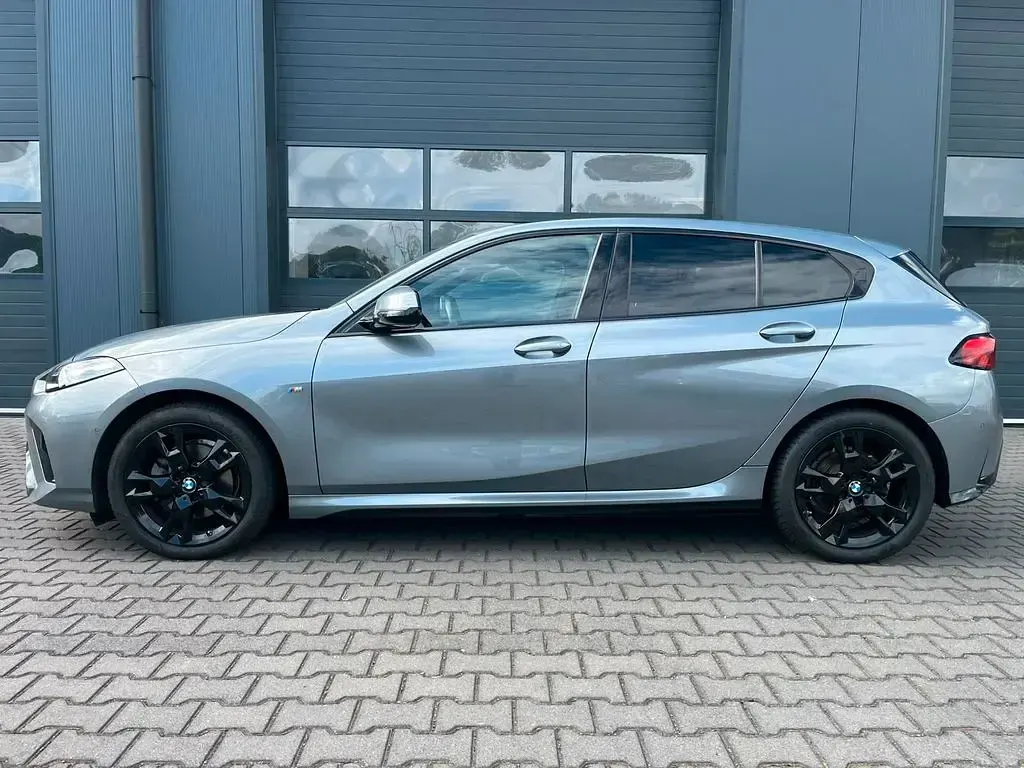 Gebraucht BMW 118 M Sport 150 PS (110 kW) 2025 Grau Kleinwagen