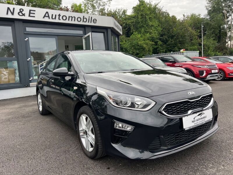 Schwarz Gebraucht 2021 Kia Ceed Limousine | 17.990 € (Superpreis) - Bild 1/4