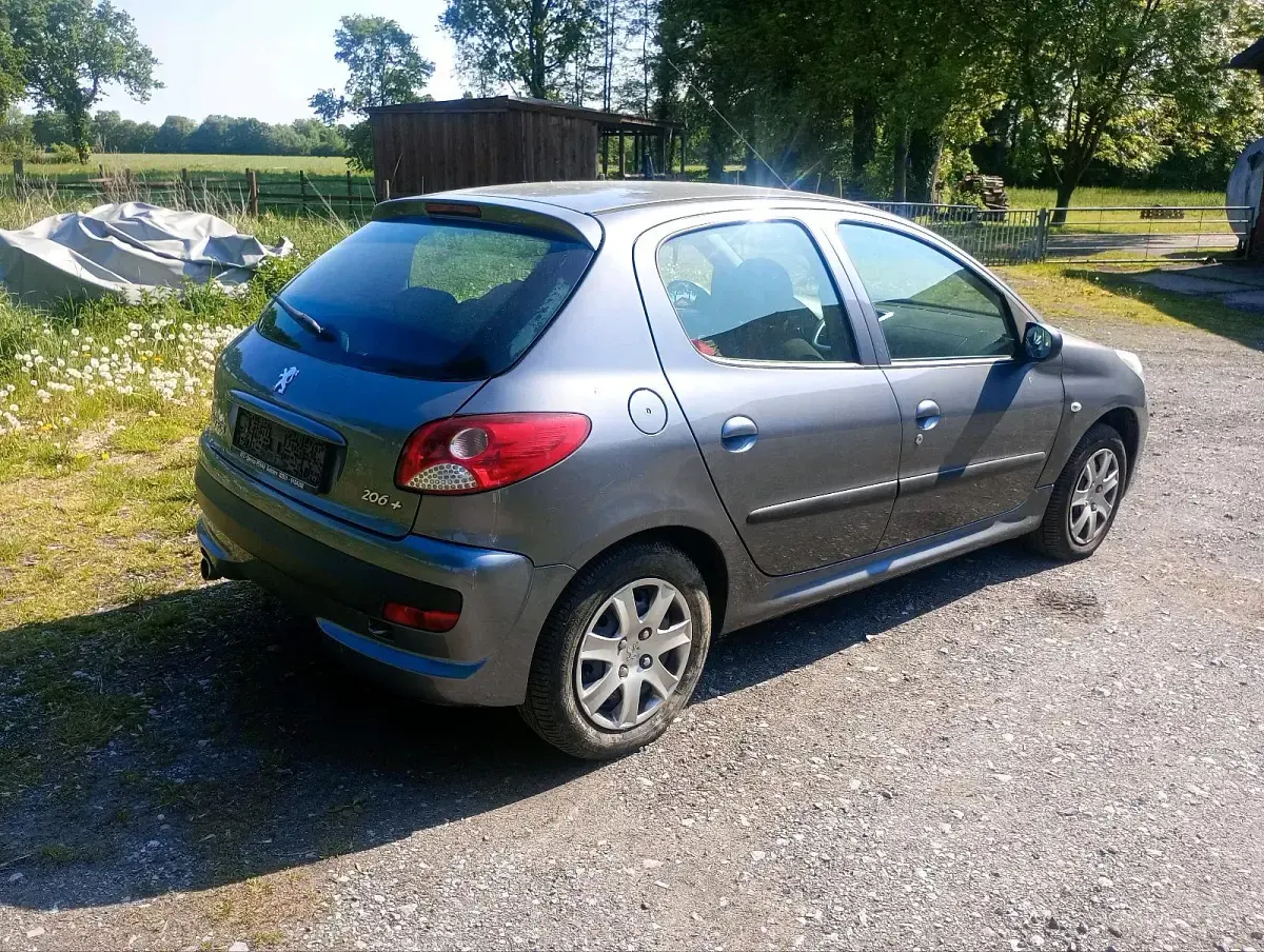 Gebraucht Peugeot 206+ 75 PS (55 kW) 2010 Grau Kleinwagen