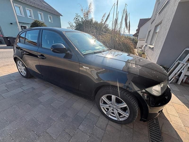 Gebraucht BMW 118 143 PS (105 kW) 2010 Schwarz Kleinwagen