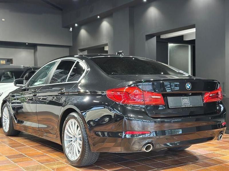 Gebraucht BMW 520 Performance 190 PS (139 kW) 2020 Blacksapphire metallic Limousine