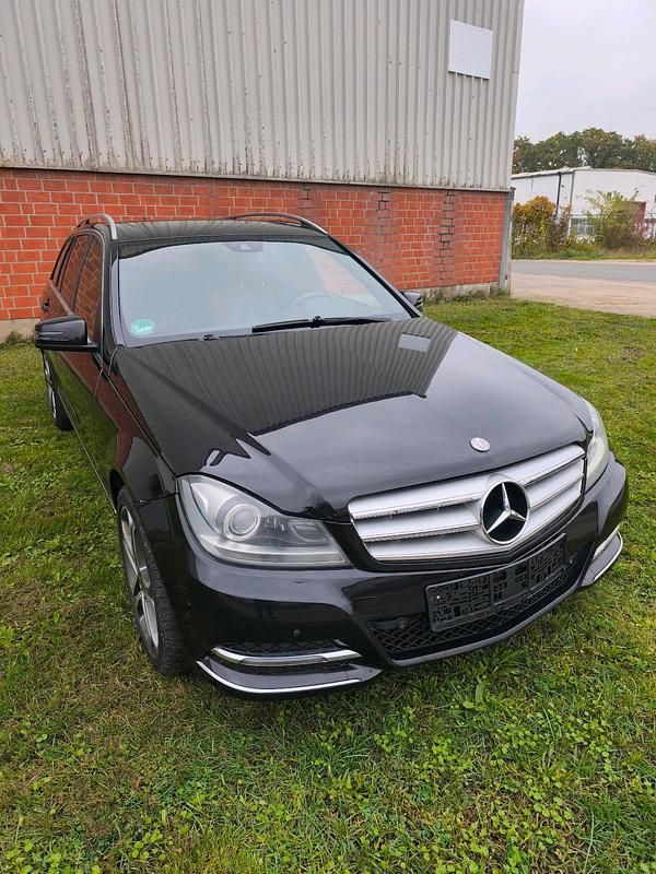Schwarz Gebraucht 2012 Mercedes C350 Kombi | 6.350 € (Superpreis) - Bild 1/4