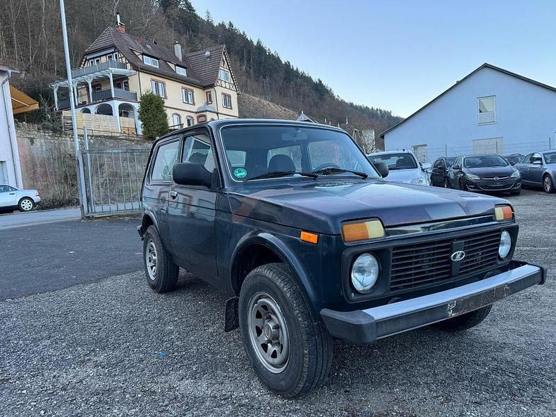 Grau Gebraucht 2014 Lada Taiga SUV | 2.900 € - Bild 1/4