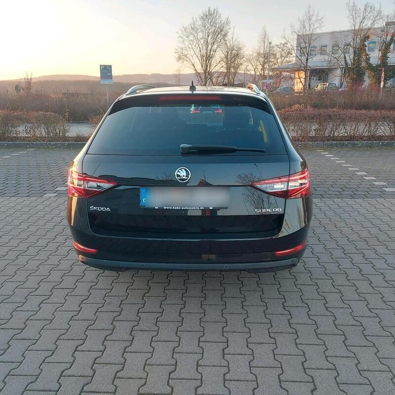 Schwarz Gebraucht 2016 Skoda Superb Style Kombi | 16.000 € (Superpreis) - Bild 1/4