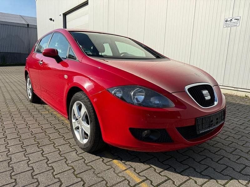 Rot Gebraucht 2009 Seat Leon Reference Limousine | 3.999 € (Fairer Preis) - Bild 1/4