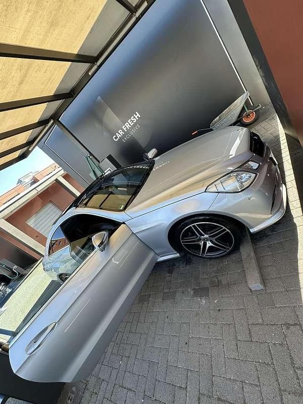 Grau Gebraucht 2009 Mercedes E350 Avantgarde Coupé | 12.800 € (Teuer) - Bild 1/4