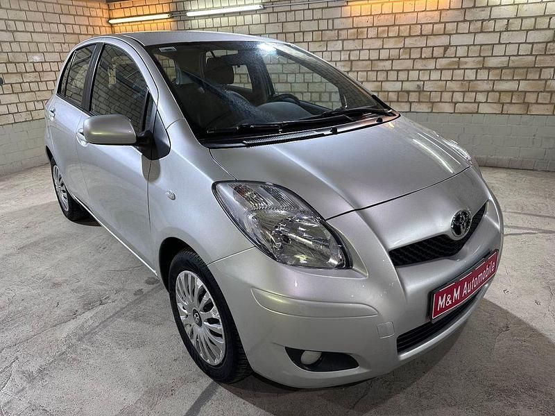 Silber Gebraucht 2009 Toyota Yaris Cool Kleinwagen | 6.500 € (Teuer) - Bild 1/4