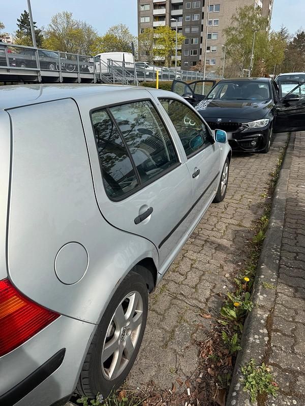 Gebraucht VW Golf IV 2001 Silber Limousine