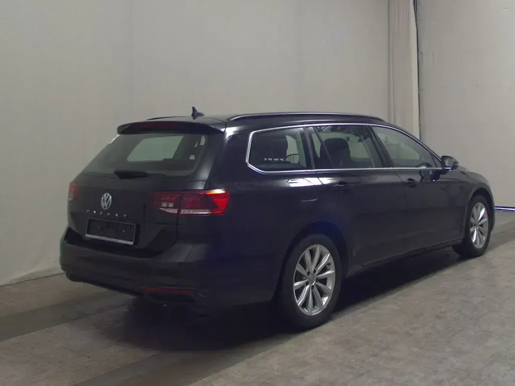 Gebraucht VW Passat Business 150 PS (110 kW) 2020 Deep black perleffekt Limousine