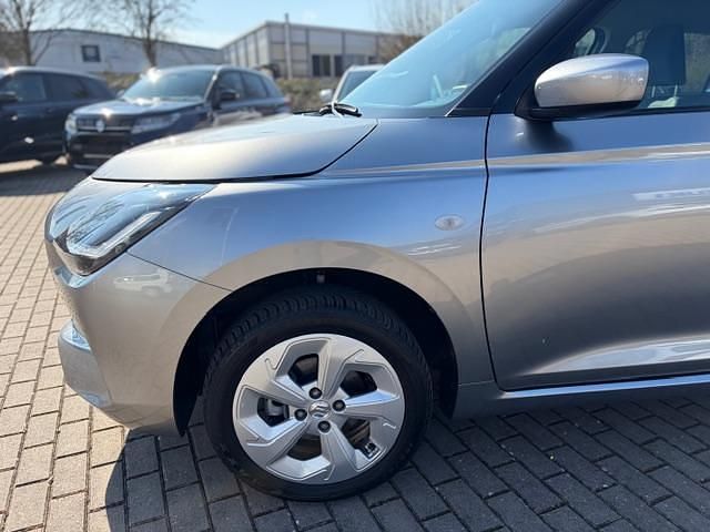 Gebraucht Suzuki Swift Comfort 83 PS (61 kW) 2024 Silber metallic Kleinwagen