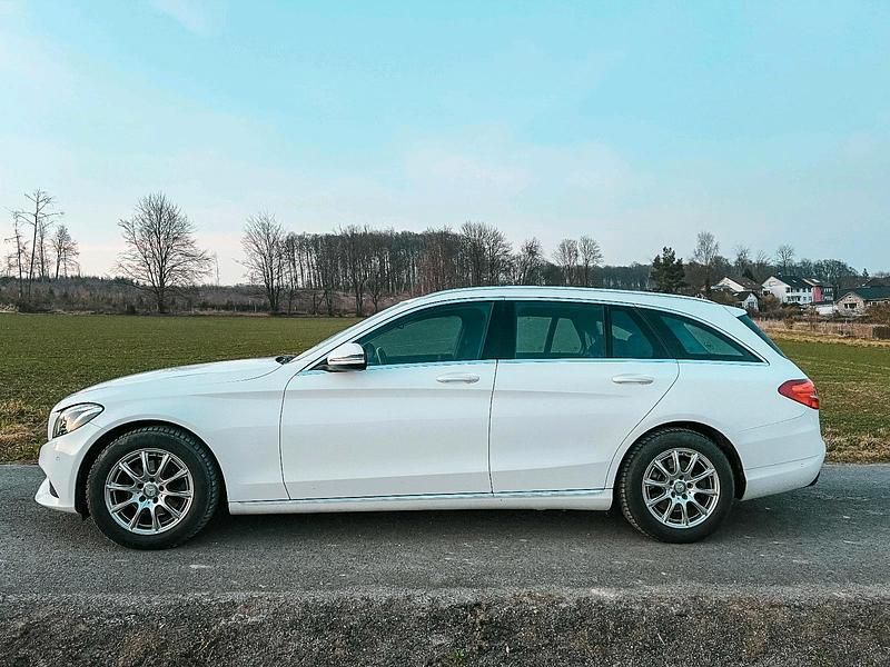 Weiß Gebraucht 2016 Mercedes C180 Kombi | 13.500 € (Guter Preis) - Bild 1/4