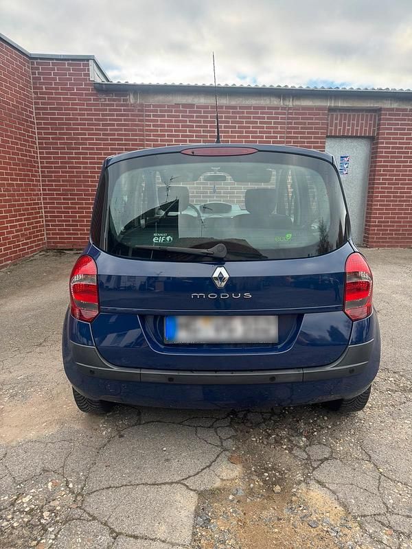 Second-hand Renault Modus 75 CP (55 kW) 2010 Albastru Monovolum