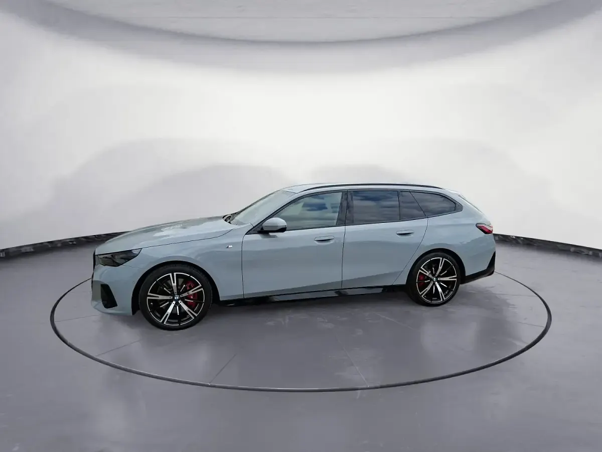 Gebraucht BMW 540 Performance 303 PS (222 kW) 2024 Grau Kombi