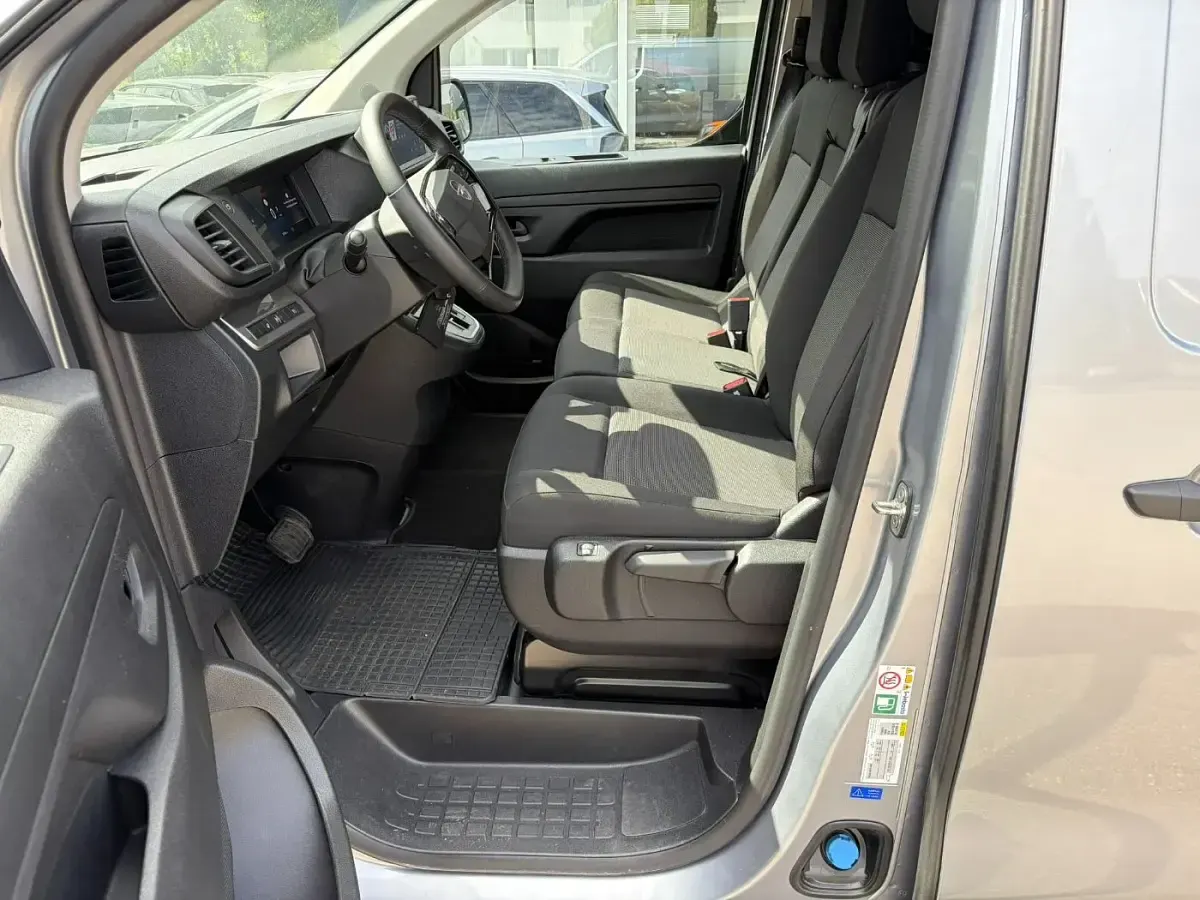 Gebraucht Opel Vivaro-e Combi 144 PS (105 kW) 2025 Lack grau artense/typ aussenverkleidung metallic lackierung Van / Kleinbus