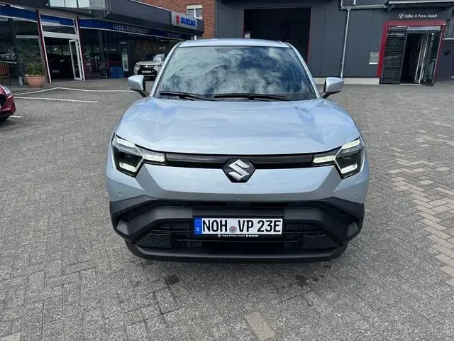 Neu Suzuki e-Vitara Club 105 kW (144 PS) 2026 Silber SUV
