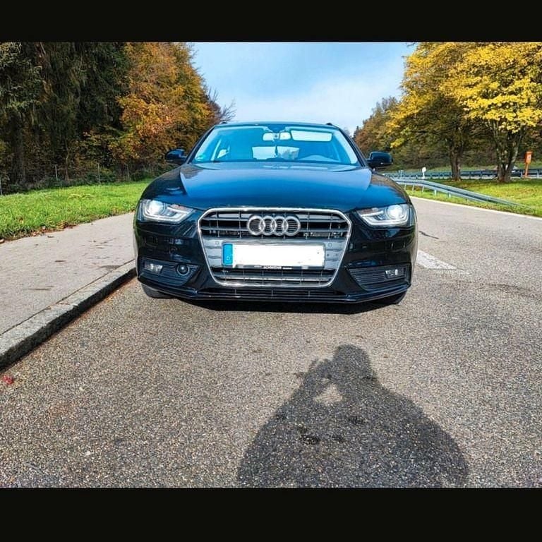 Schwarz Gebraucht 2012 Audi A4 Attraction Kombi | 7.000 € (Superpreis) - Bild 1/4