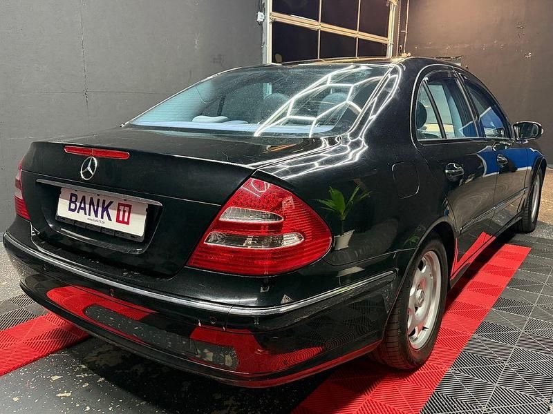 Second-hand Mercedes E200 163 CP (119 kW) 2003 Negru Berlinǎ