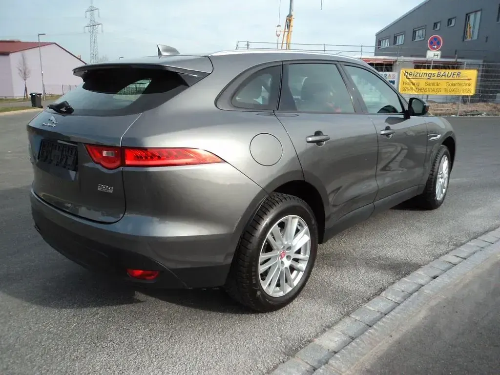 Gebraucht Jaguar F-Pace 179 PS (131 kW) 2017 Grau SUV