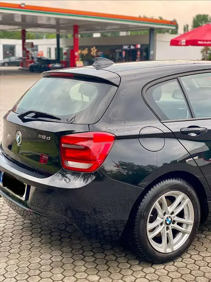 Gebraucht BMW 118 Sport Line 143 PS (105 kW) 2014 Schwarz Kleinwagen