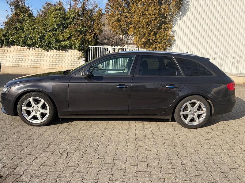 Gebraucht Audi A4 143 PS (105 kW) 2012 Schwarz Kombi