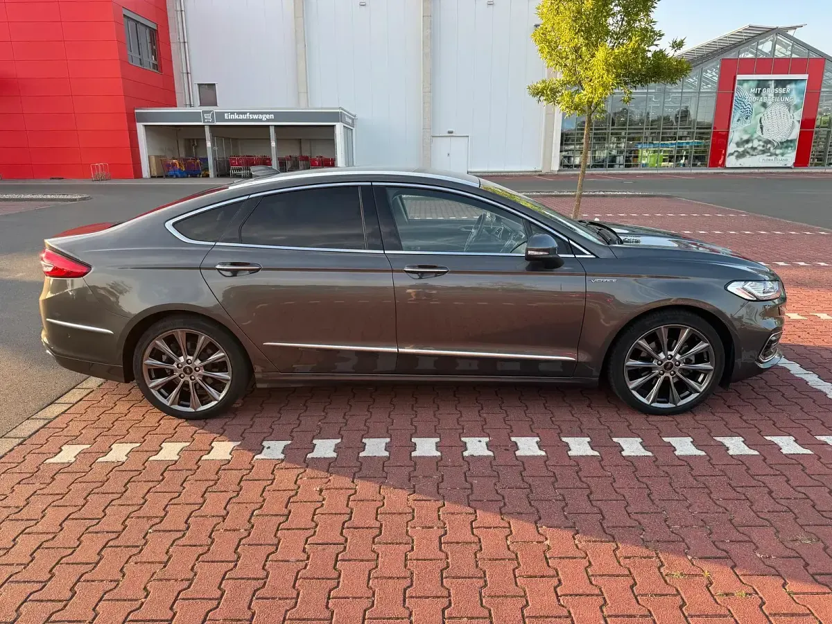 Gebraucht Ford Mondeo Vignale 188 PS (138 kW) 2022 Grau Limousine