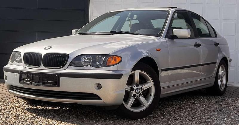 Gebraucht BMW 318 143 PS (105 kW) 2002 Titansilber metallic Limousine