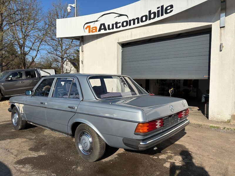 Gebraucht Mercedes 200 109 PS (80 kW) 1981 Blau Limousine