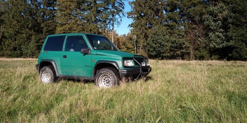 Grün Gebraucht 1996 Suzuki Vitara SUV | 3.498 € (Fairer Preis) - Bild 1/4