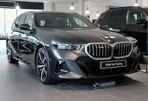 Neu BMW 520 Performance 197 PS (144 kW) 2026 Grau Kombi
